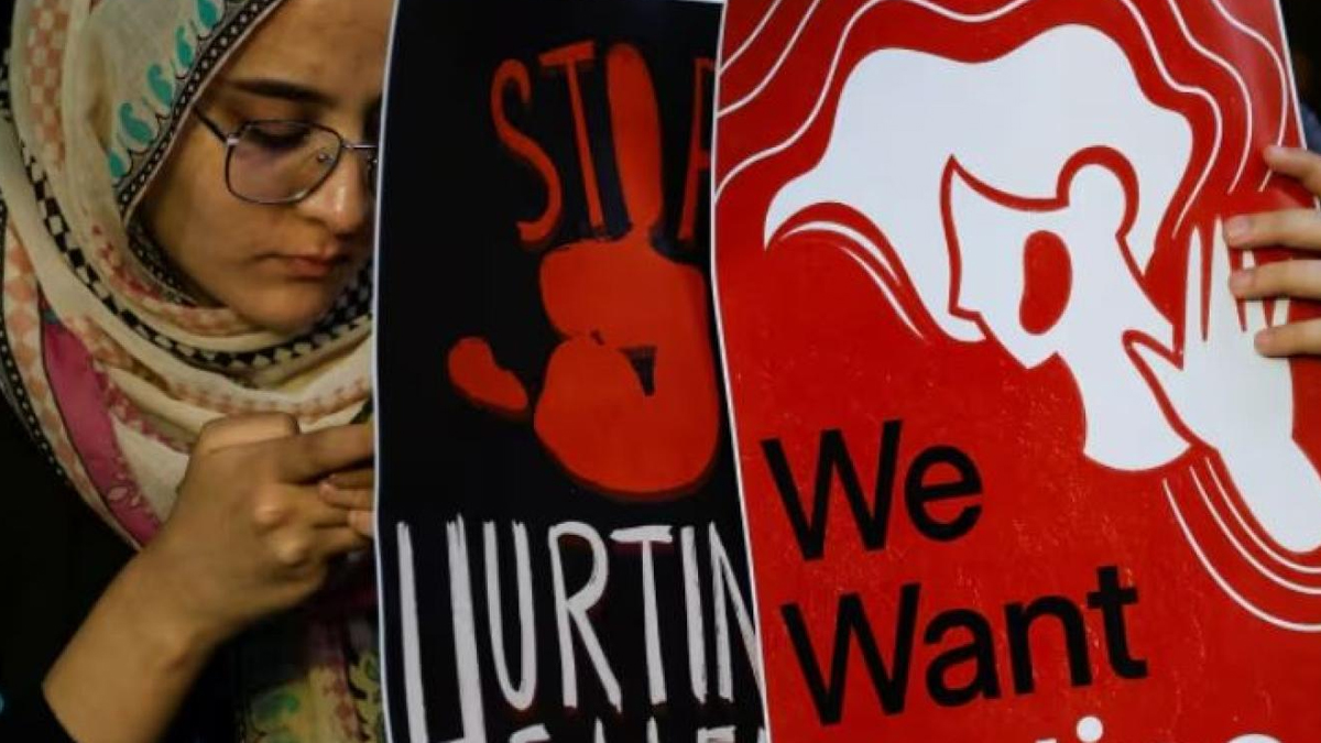 Hindistan'� aya�a kald�ran tecav�z olay�nda yeni geli�me! �damla kar�� kar��ya