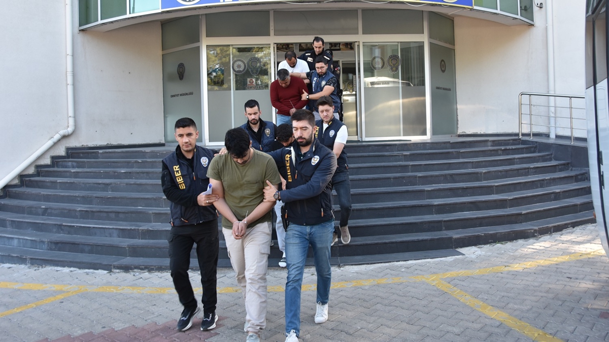 19 ilde e�zamanl� nitelikli doland�r�c�l�k operasyonu: 76 g�zalt�