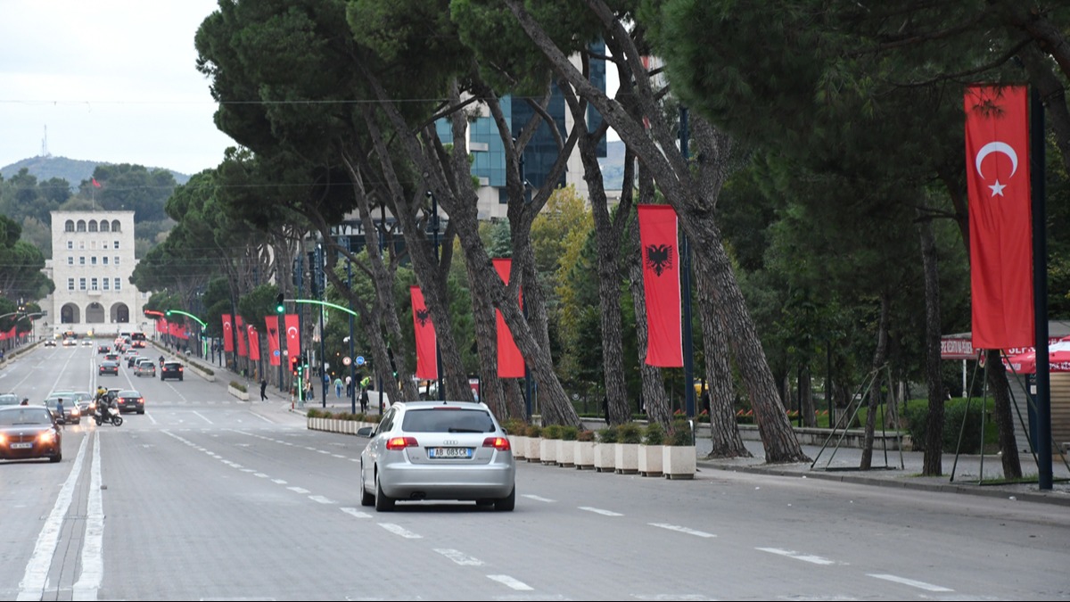 Arnavutluk sokaklar�nda Ba�kan Erdo�an co�kusu! Her yer bayraklarla donat�ld�