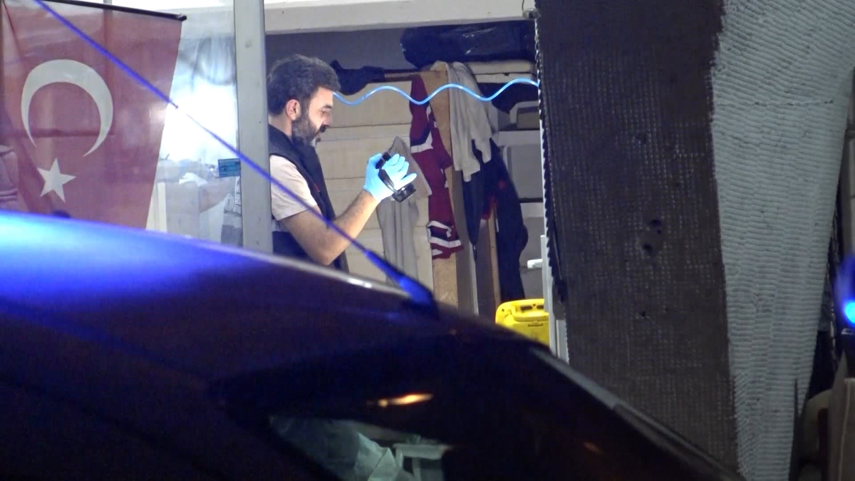 Avc�lar'da iki law silah� bulundu