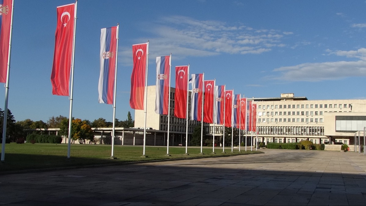 Cumhurba�kan� Erdo�an'� bekliyorlar! Sokaklar bayraklarla donat�ld�