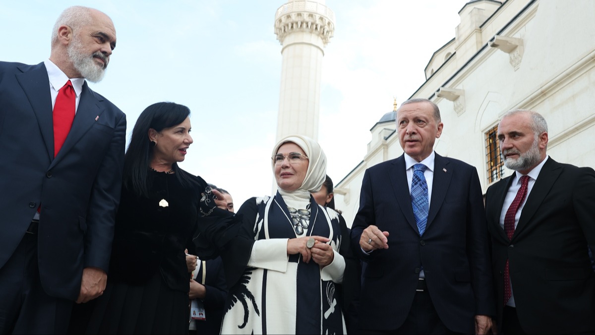 Emine Erdo�an: A��l���n� ger�ekle�tirdi�imiz Namazgah Cami'sinin hay�rl� olmas�n� diliyorum