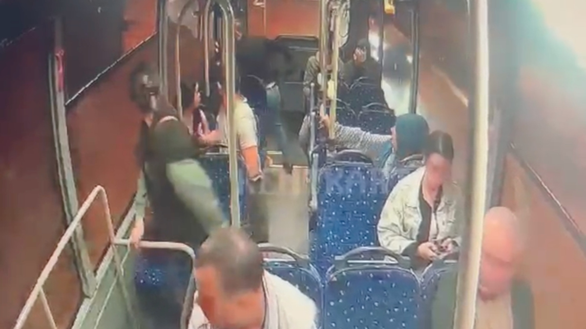 Halk otob�s�nde deh�et: 1 �l�