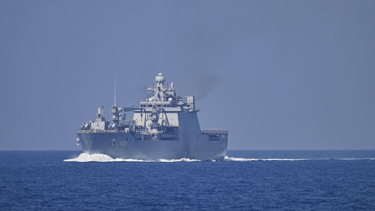 L�bnan'dan tahliye operasyonu! TCG Bayraktar ve Sancaktar T�rkiye'ye do�ru yol ��kt�