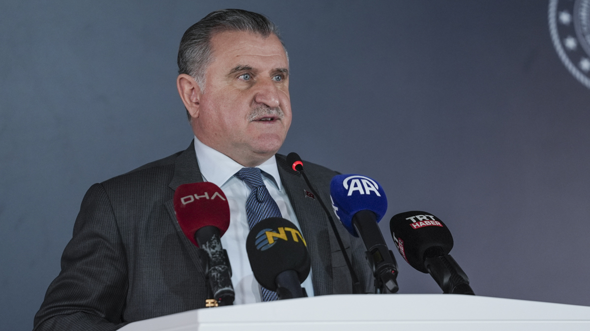 Gen�lik ve Spor Bakan� Osman A�k�n Bak'tan 'sivil anayasa' vurgusu