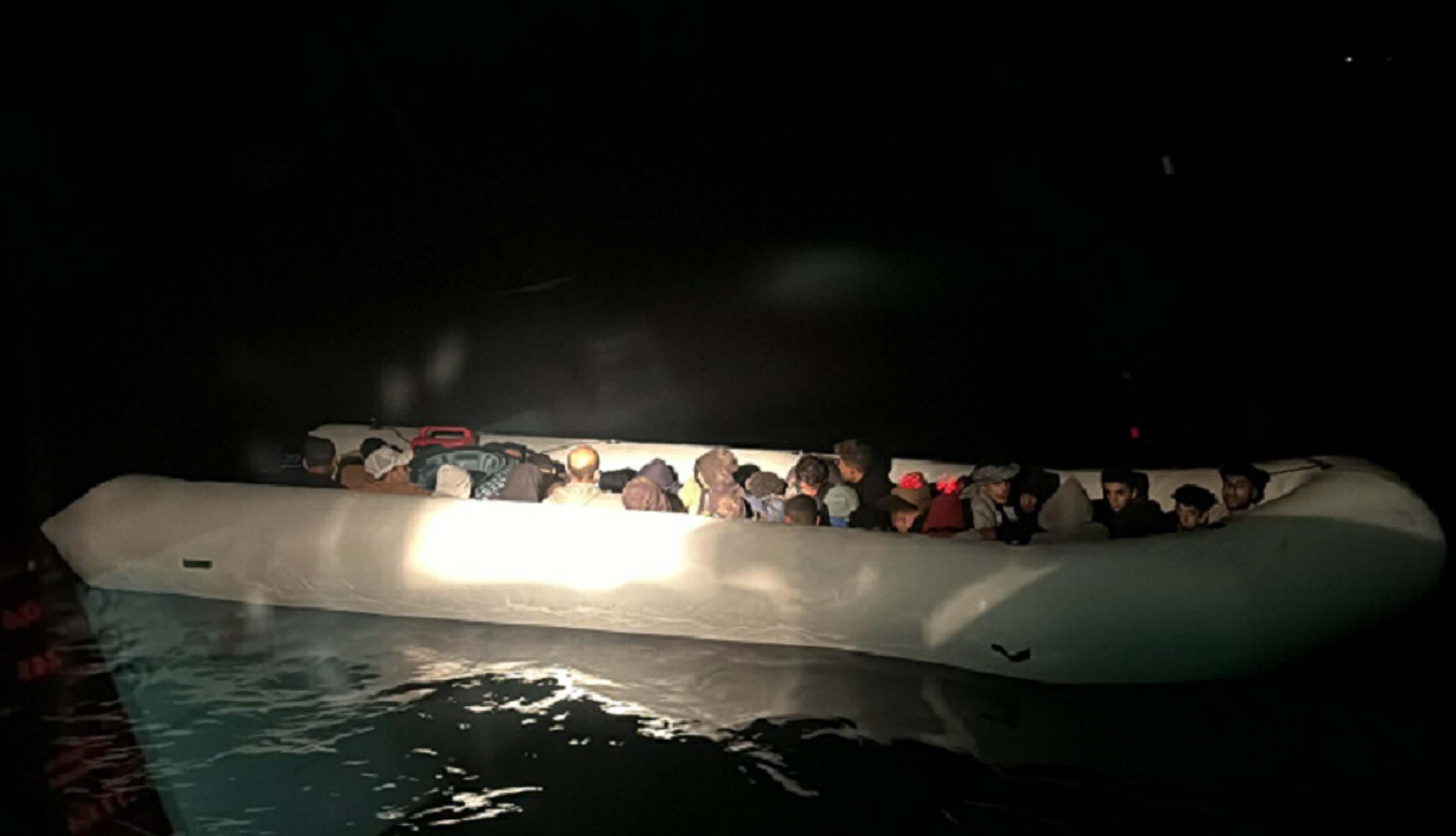 �HA ve radarla tespit edildi! 60 ka�ak yakaland�