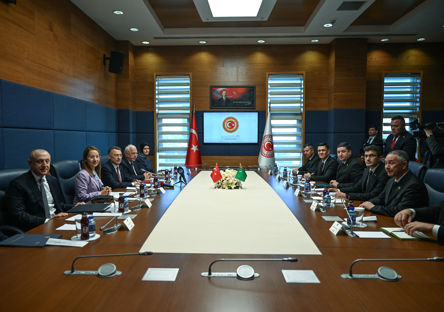 TBMM D��i�leri Komisyonu Ba�kan� Oktay, T�rkmenistan heyetini a��rlad�