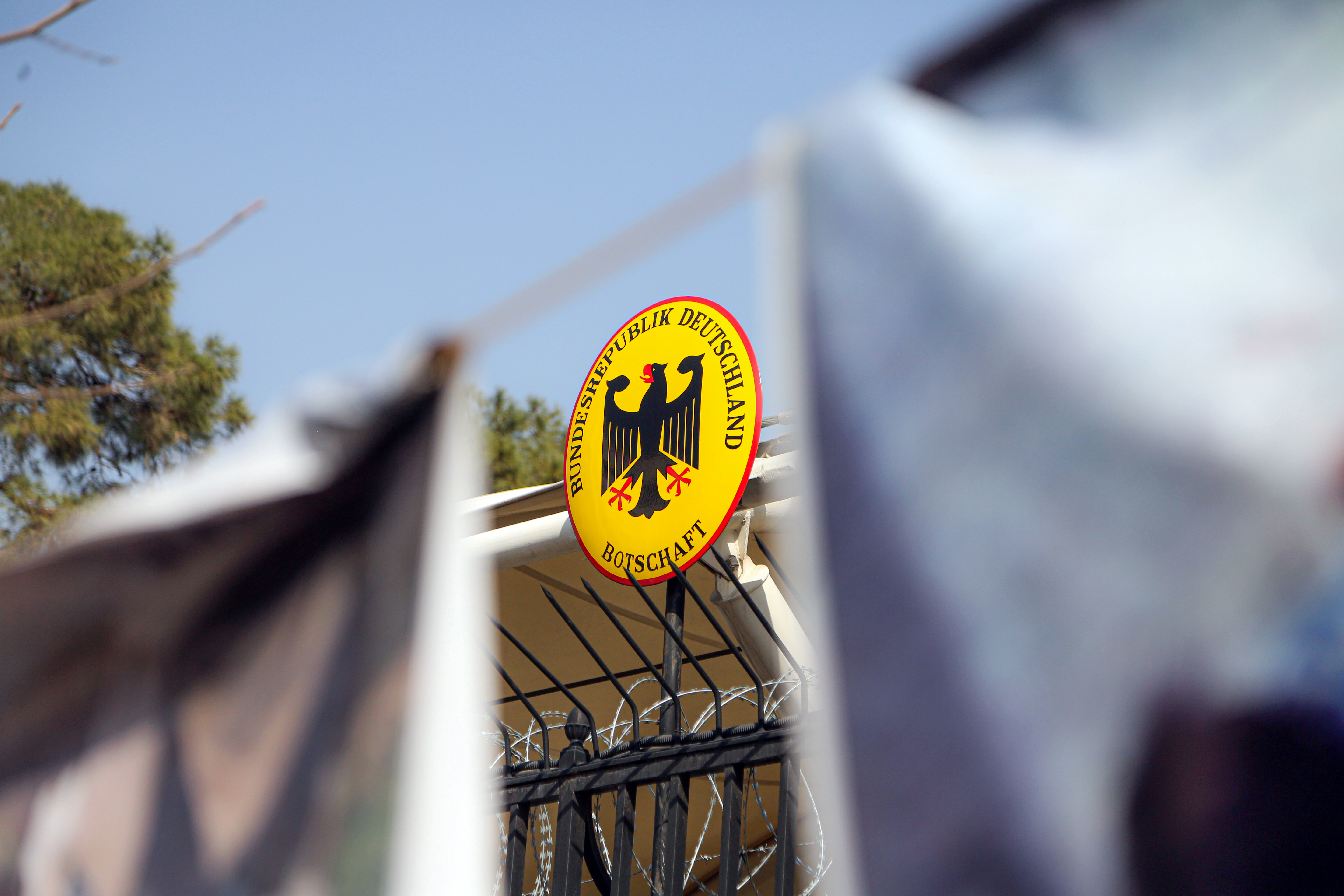 �ki �lke aras�nda idam gerilimi