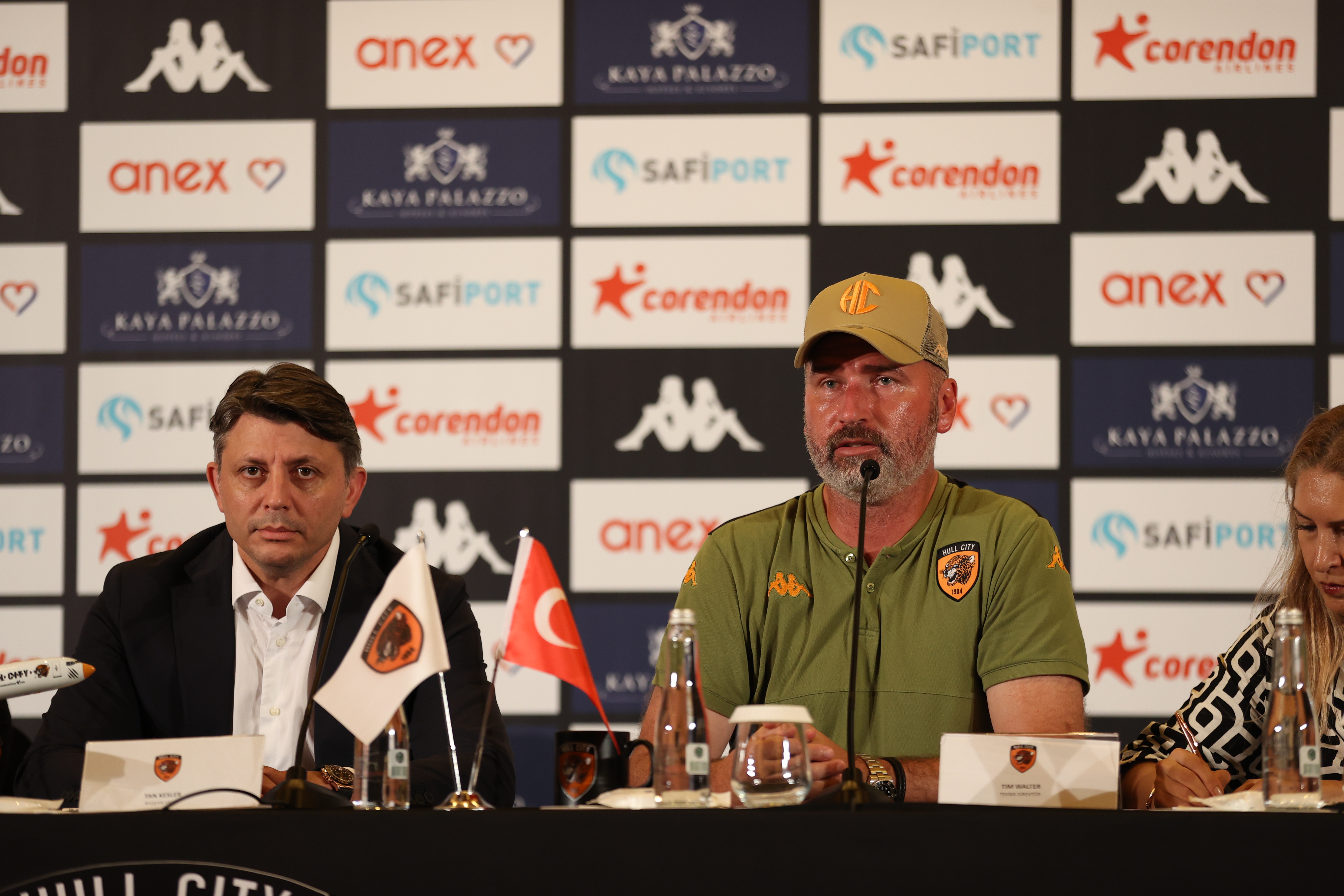 Hull City, Tim Walter ile yollar�n� ay�rd�