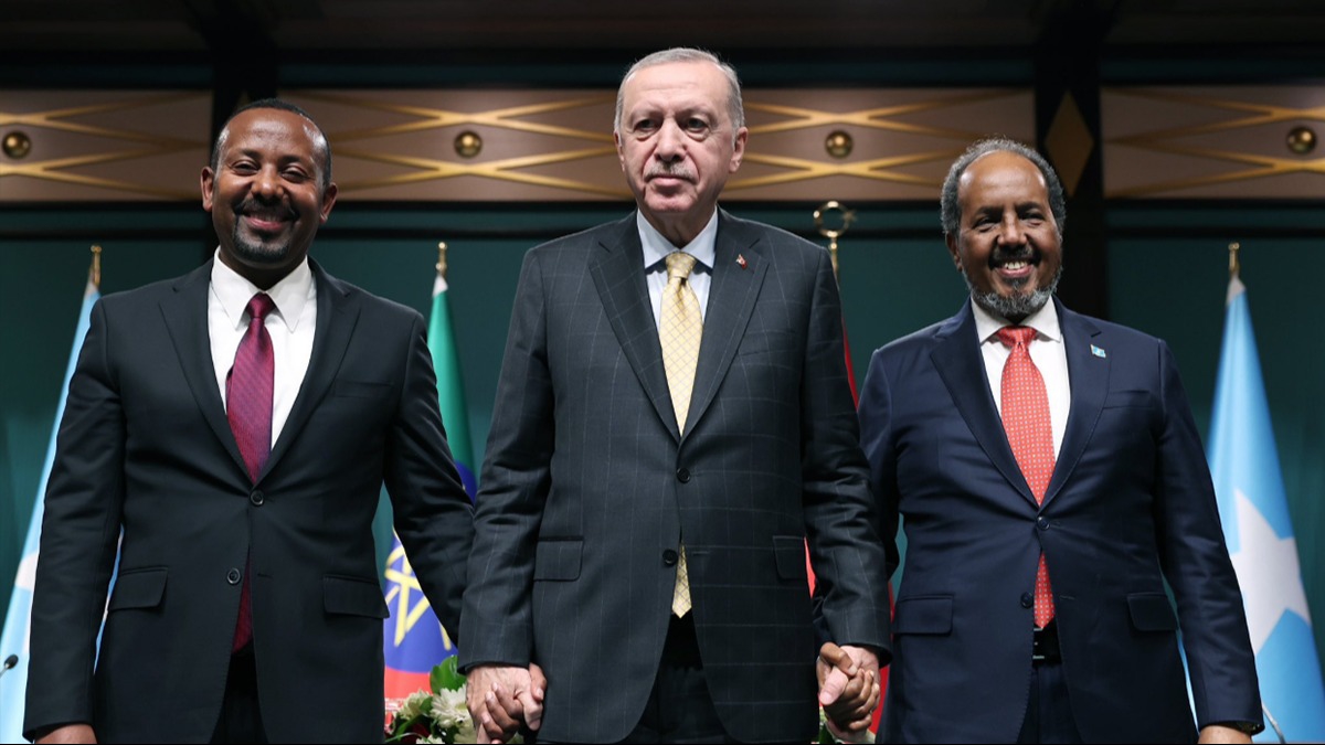 Afrika'daki krizi T�rkiye ��zd�! Cumhurba�kan� Erdo�an: Yeni ba�lang�c�n ilk ad�m�n� att�k