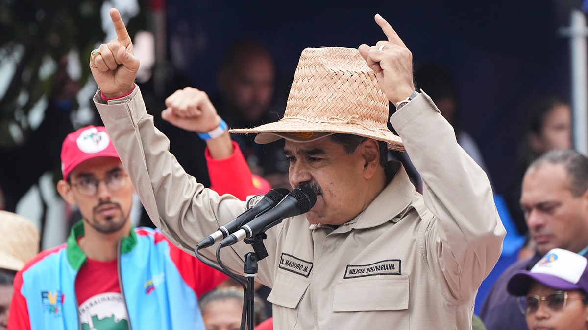 Maduro'dan g�zda��: Ate�le oynamay�n