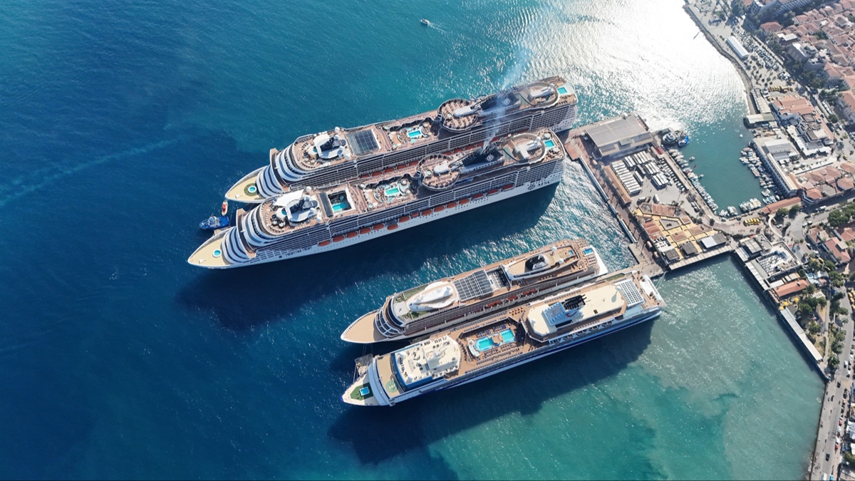Kuşadası 5 kruvaziyerle binlerce turisti ağırladı